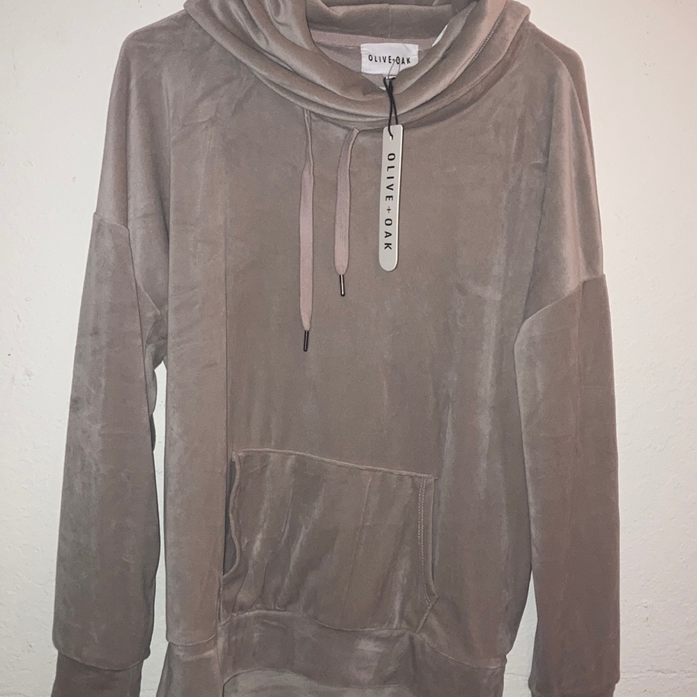 NWT- women’s medium tan velour sweatshirt. Brand Olive + Oak.